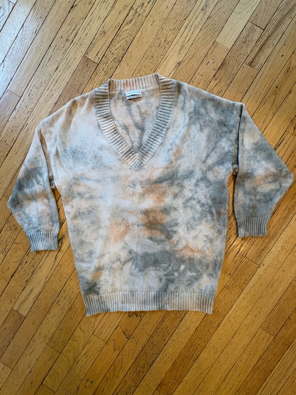 Urban Outfitters Women's V-Neck Sweater in Gray and Tan
